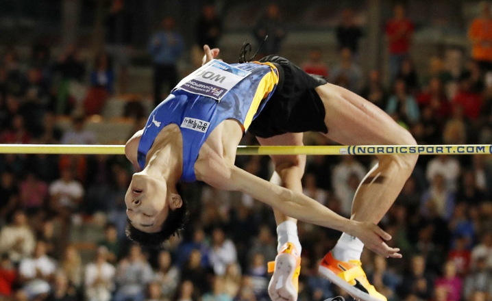 韩国选手夺得跳高比赛银牌! 韩国选手夺得跳高比赛银牌!