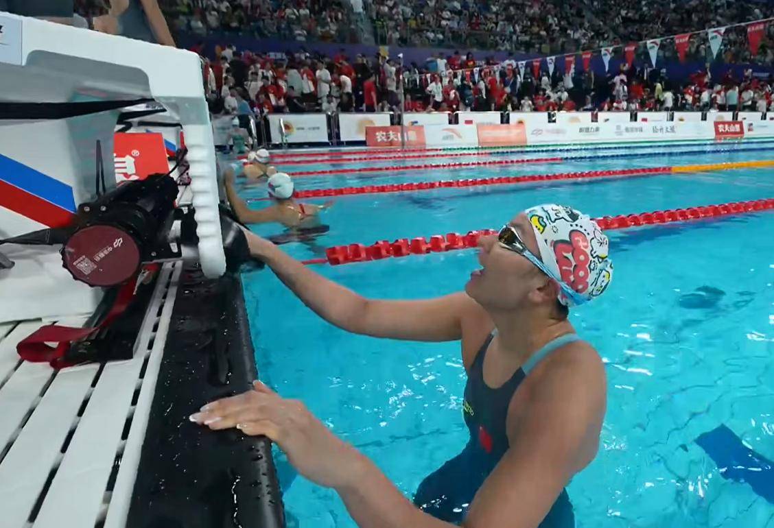 体育平台APP-荷兰女子游泳队在接力项目中获胜