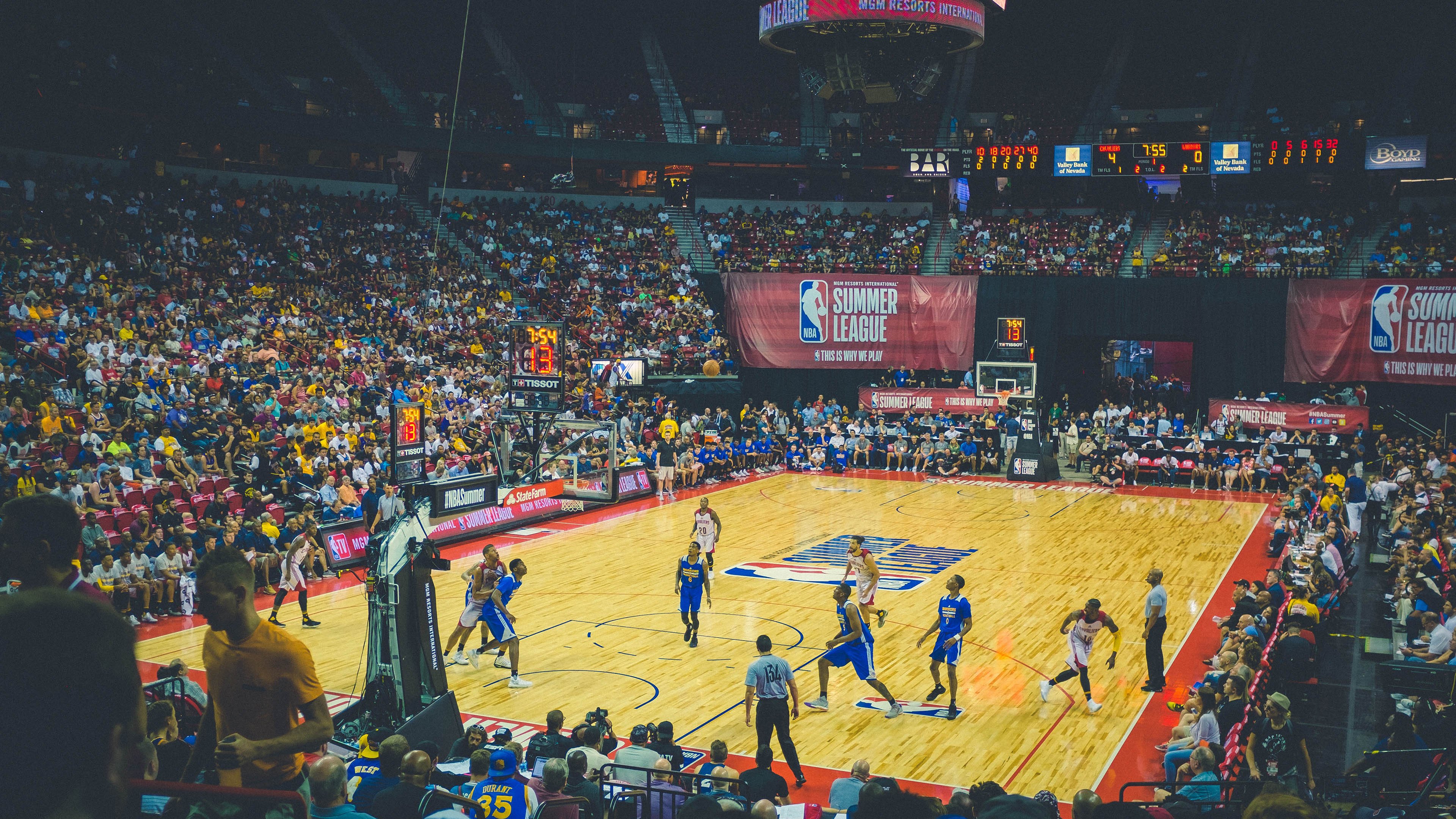 铜墙铁壁与丛林闪电，库尔图瓦如何以门神之躯，杀死加纳的狂攻